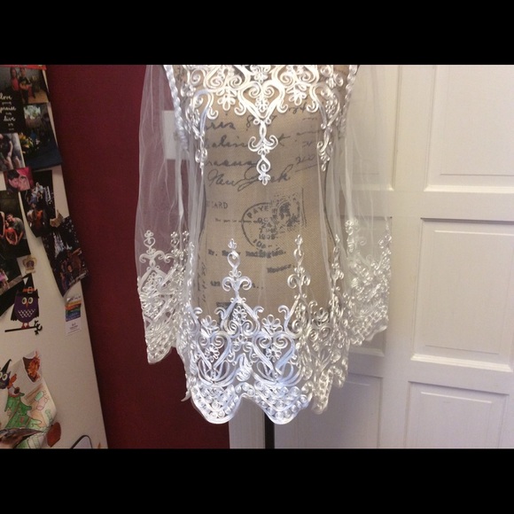 Gorgeous sheer White Top - Picture 6 of 8